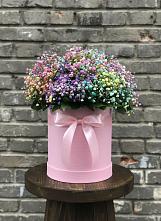 Цветочная композиция из Гипсофила и Розы в шляпной коробке в Середниково