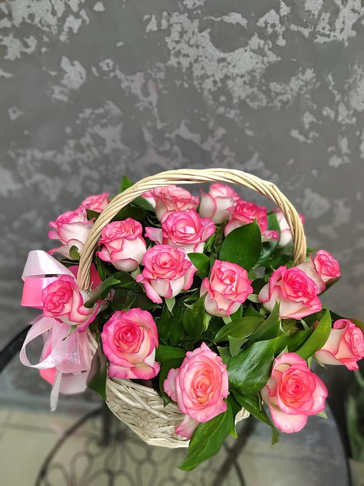 Цветочная композиция из Розы в корзине в Середниково