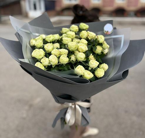 Букет Белые кустовые розы Солинеро в Середниково