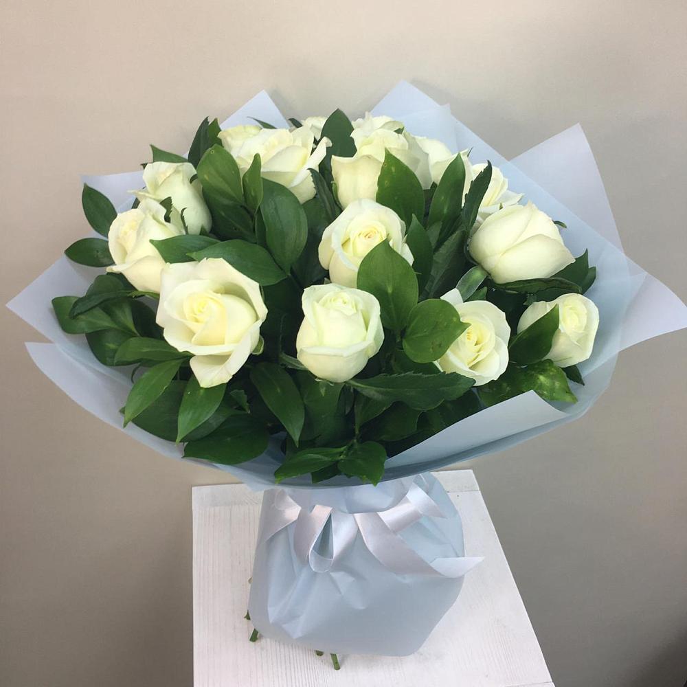 Букет 15 Белых роз Проуд в Середниково