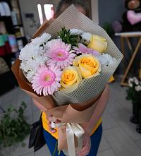 Букет цветов из:  Герберы, Розы и Хризантемы в Середниково