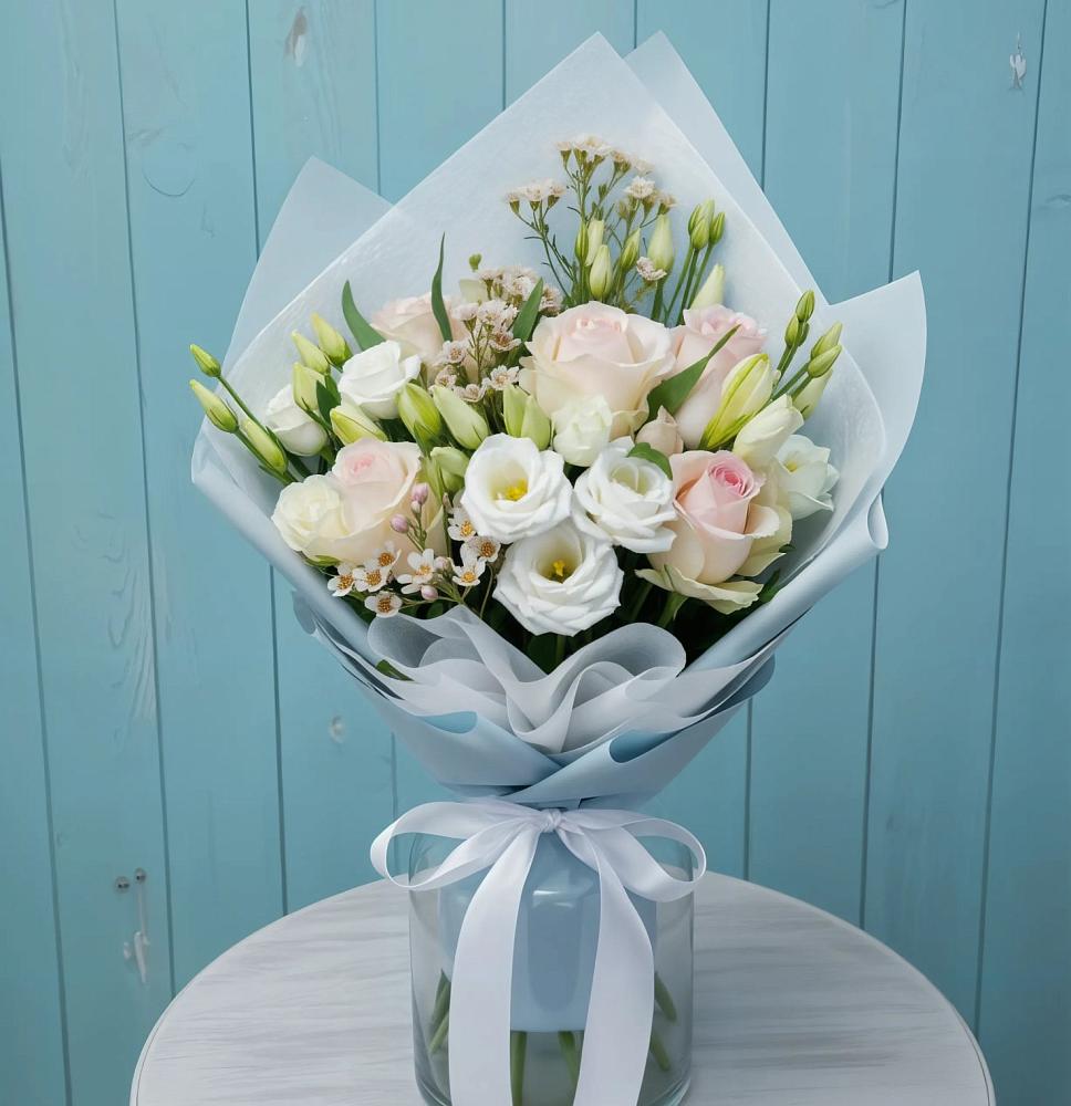 Букет цветов из: Розы и Лизиантусы в Середниково