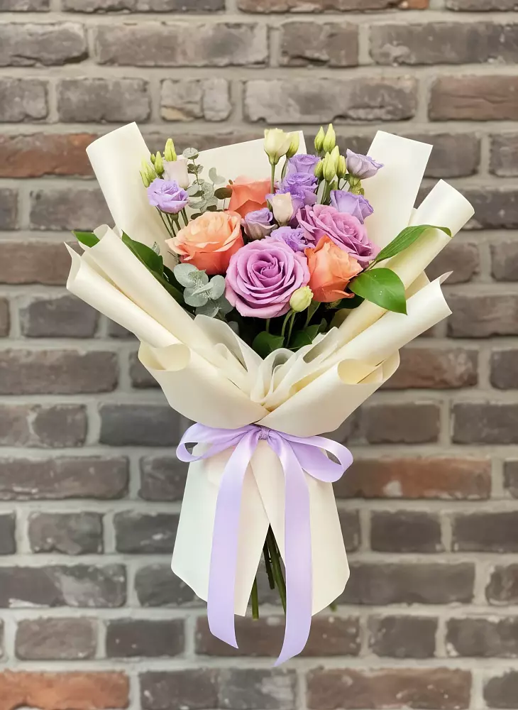 Букет цветов из: Лизиантусы и Розы в Середниково