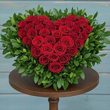 Цветочная композиция из Розы в виде сердца в Середниково