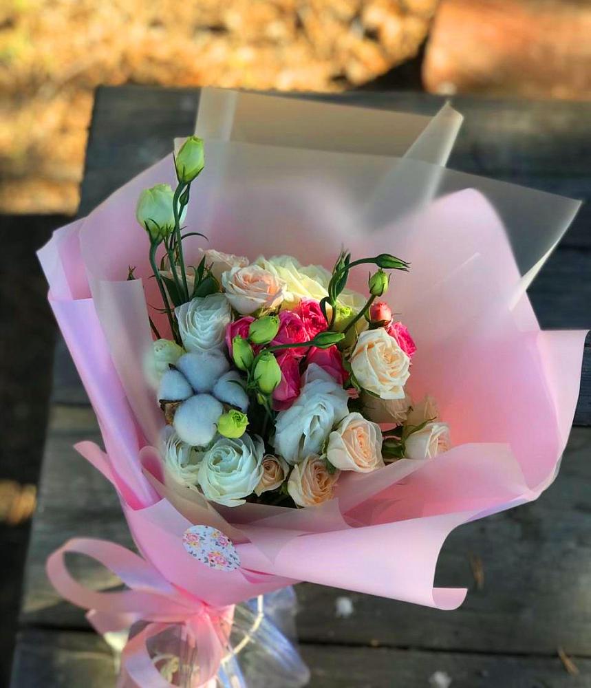 Букет цветов из: Розы и Лизиантусы в Середниково