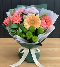 Букет цветов из:  Гвоздики, Розы, Герберы и Хризантемы в Середниково