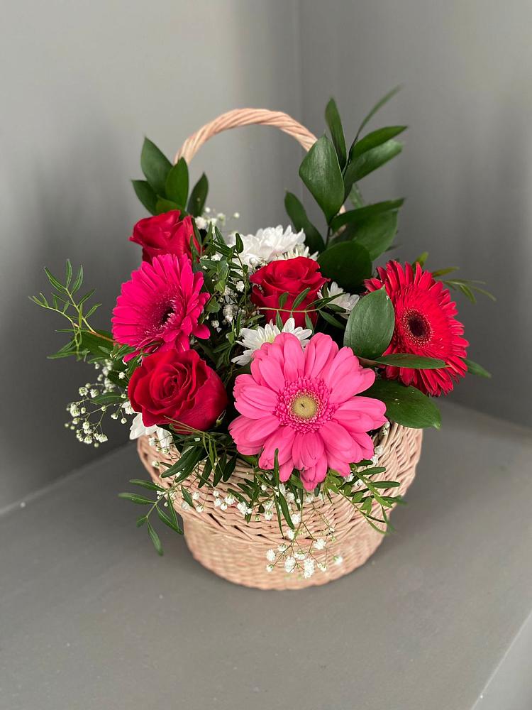 Цветочная композиция из Розы, Хризантемы и Герберы в корзине в Середниково