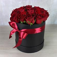 Цветочная композиция из Розы в шляпной коробке в Середниково