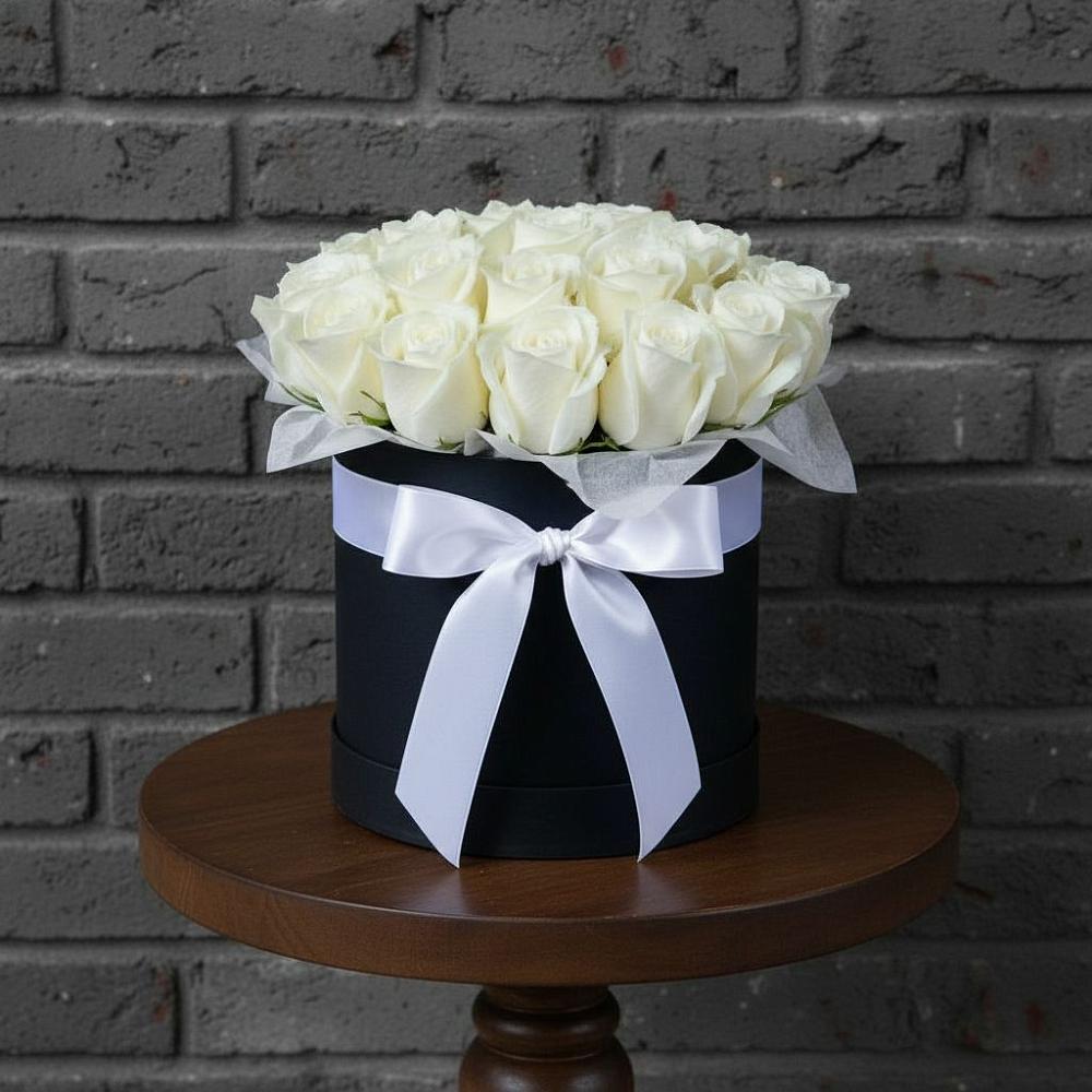 Цветочная композиция из Розы в шляпной коробке в Середниково