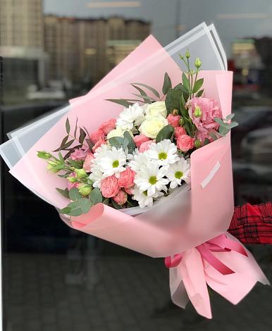 Букет цветов из: Розы, Лизиантусы и Хризантемы в Середниково