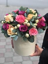 Цветочная композиция из Розы в шляпной коробке в Середниково