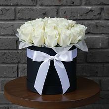 Цветочная композиция из Розы в шляпной коробке в Середниково